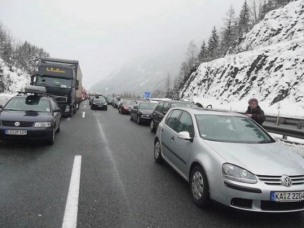 Mentősáv az osztrák autópályákon