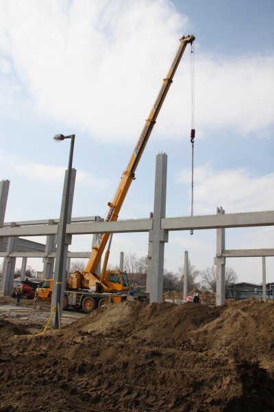 DHL-k�zpont �p�t�se