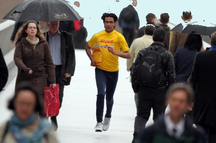 Olimpia ideje alatt DHL fut� fut�rok