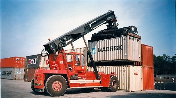 Vas�ti Informatika t�rt�nete Kalm�r kont�ner rakod�s