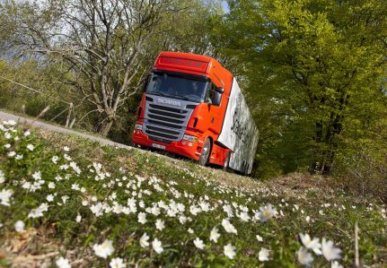 Scania R 480 4x2 Euro 6, Topline, dobozos f�lp�tkocsival 
