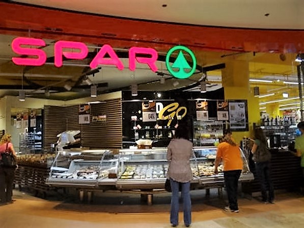 SPAR szupermarket a szegedi �rk�dban