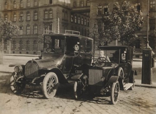 Taxis testv�rek a Keletin�l