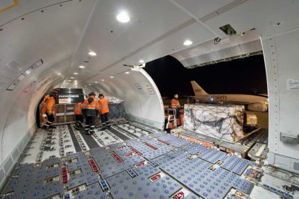 TNT Express Boeing 767