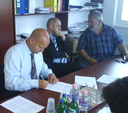 Volvo SZILK szerz�d�st al��r�sa  