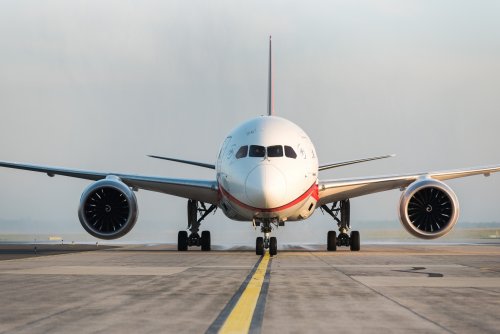 Shanghai Airlines Boeing B787-9 Dreamliner