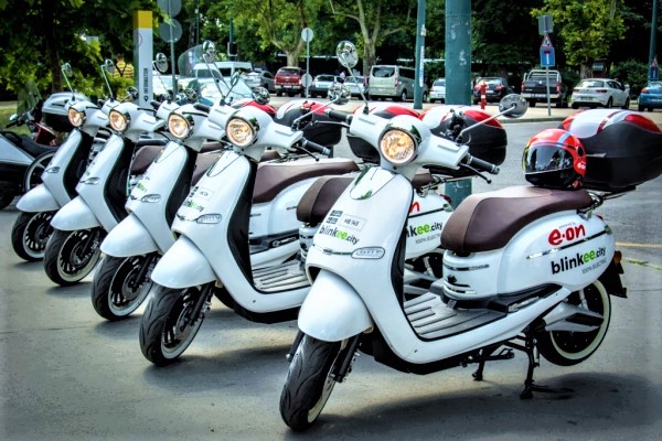 Blinkee elektromos robogómegosztó rendszer
