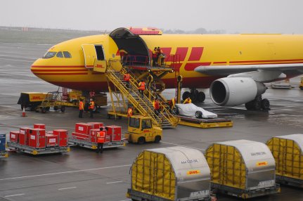 F 1 DHL sz�ll�t�s Budapestre