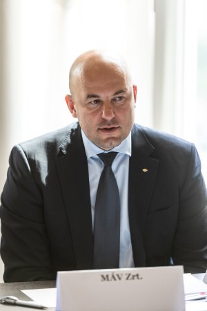 A HUNGRAIL új elnöke dr. Homolya Róbertet, a MÁV Zrt. elnök-vezérigazgatój.