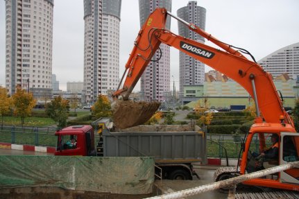 A moszkvai metró építésénél Scania billencs