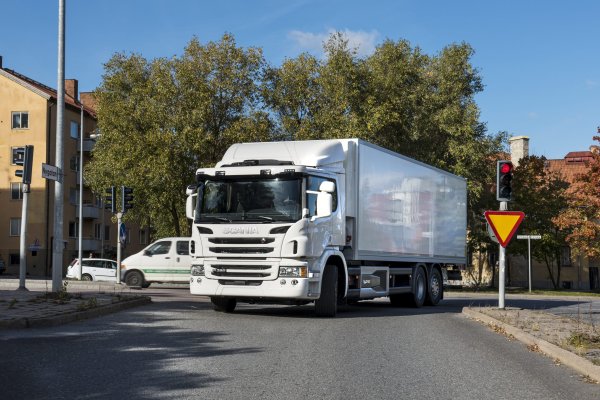 Scania P 320 Euro 6-os hibrid tehergépkocsi