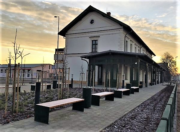 Tapolca felújított vasútállomás
