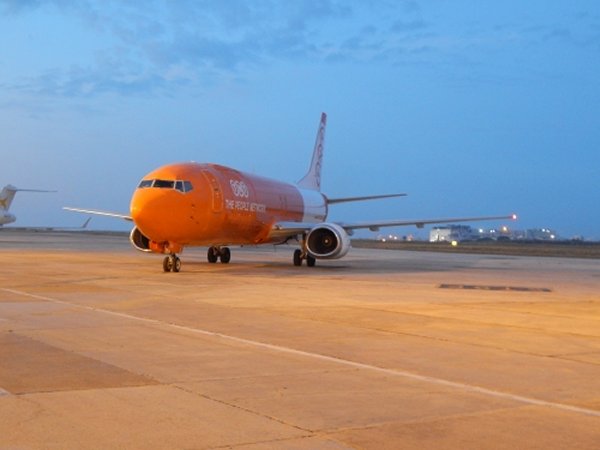 TNT Boeing 737-400