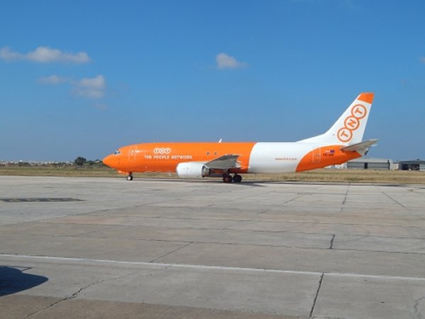 TNT Boeing 737-400