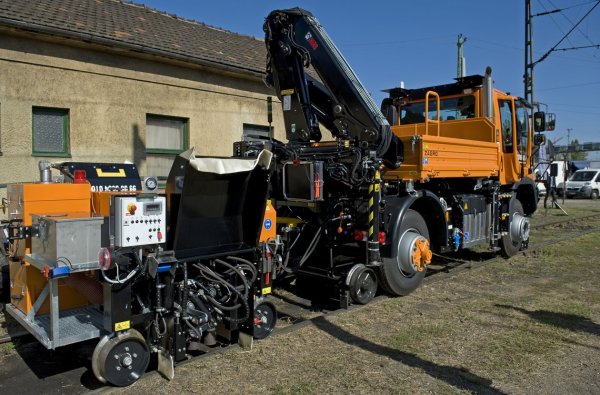 MÁV Unimog sincsiszolóval