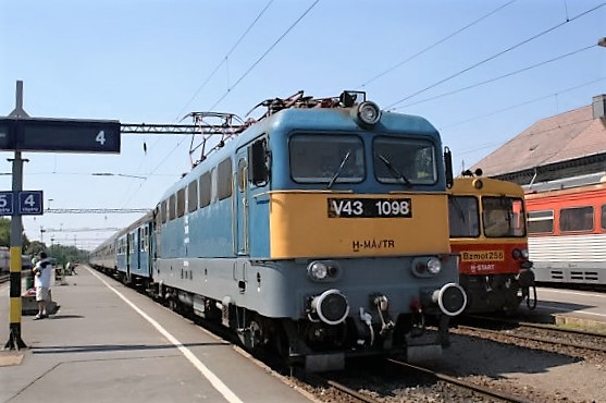 Vonatok Szeged állómáson